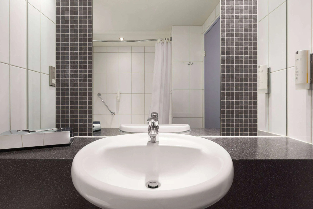 Ramada by Wyndham London North M1