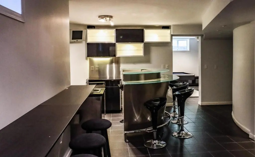 Large vacation home! 3 level 8 beds