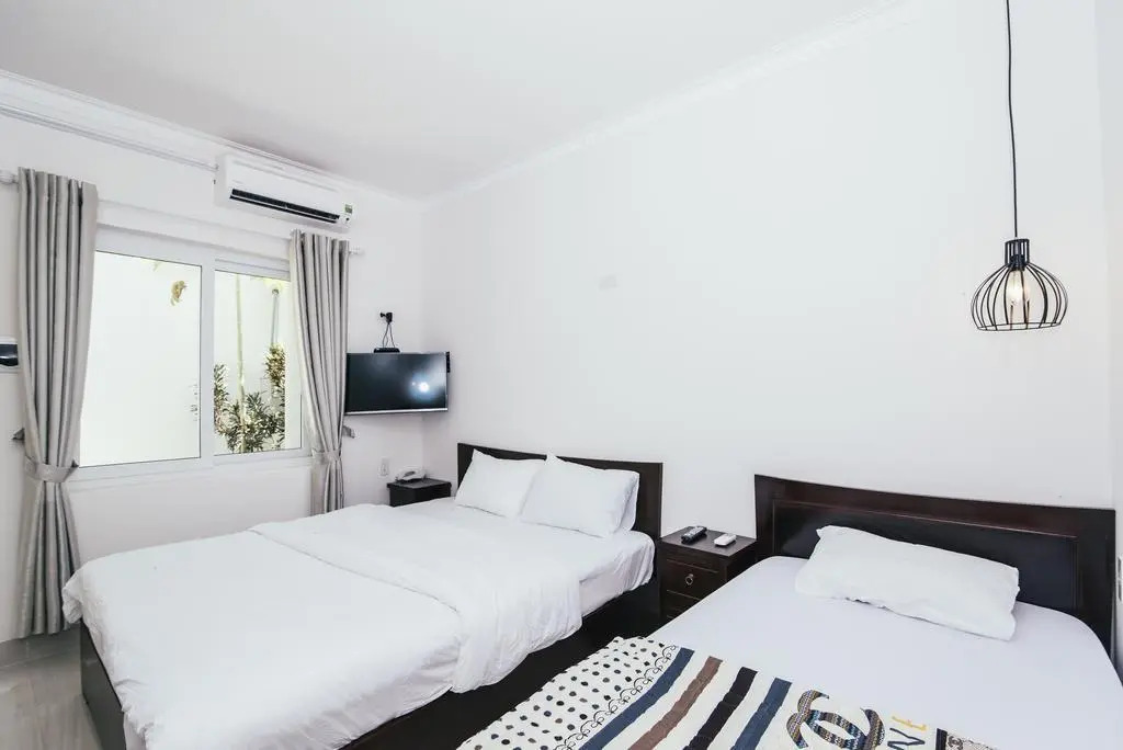 Dragon Bay Hotel