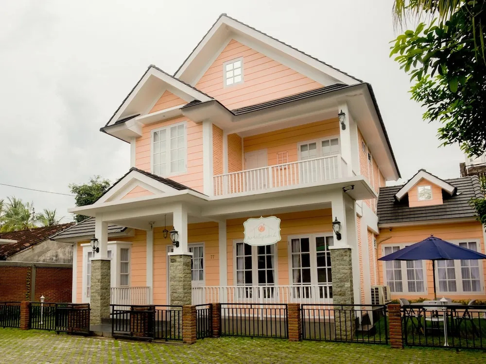 Sweet Peach House