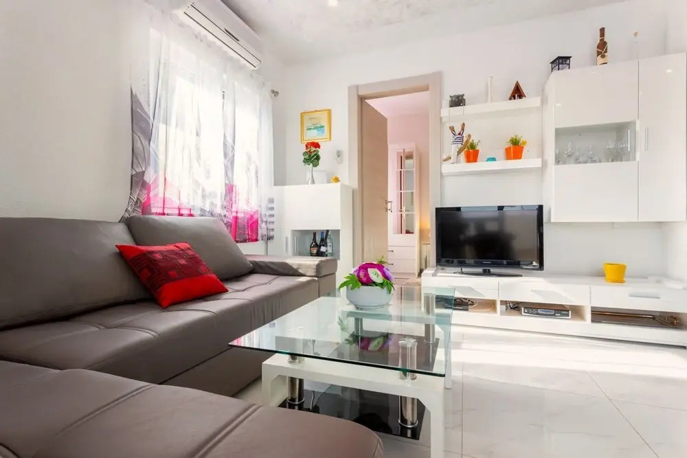 Goldie - 30 m From Beach - H