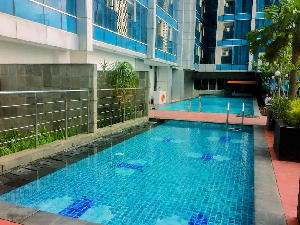 Comfy Studio Apartment at Tamansari The Hive By Travelio