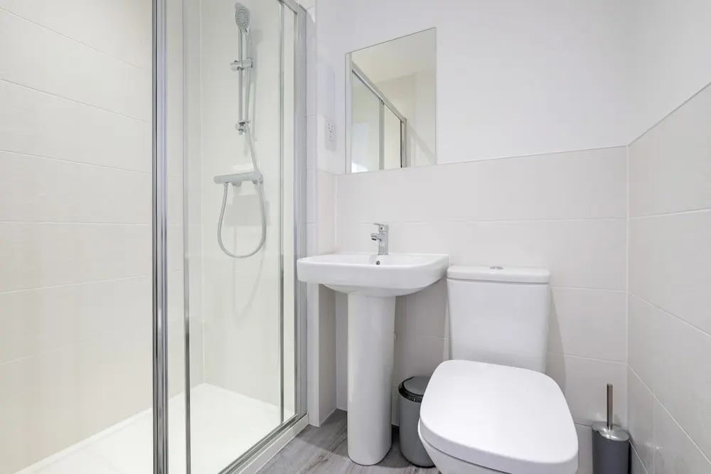 Modern 5 Bedroom 3 Bath Hse Aylesbury
