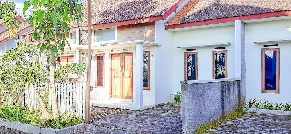Villa Kebun Jeruk Syariah Malang by ecommerceloka