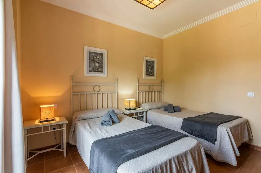 Golfside Comfort With Terrace & Pool