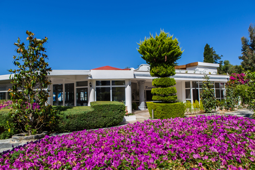 Golden Beach Resort & Spa
