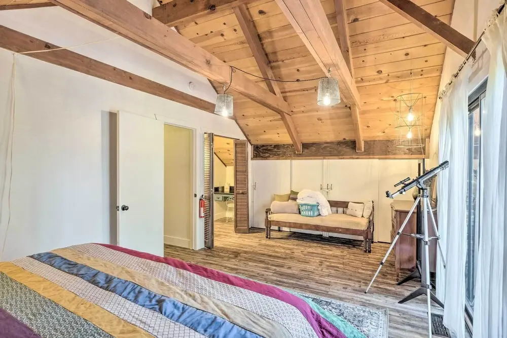 Walk Downtown: Arnold Cabin w/ Large Deck!