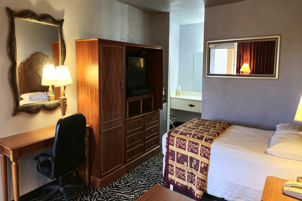 Castle inn & suites by OYO Lawton