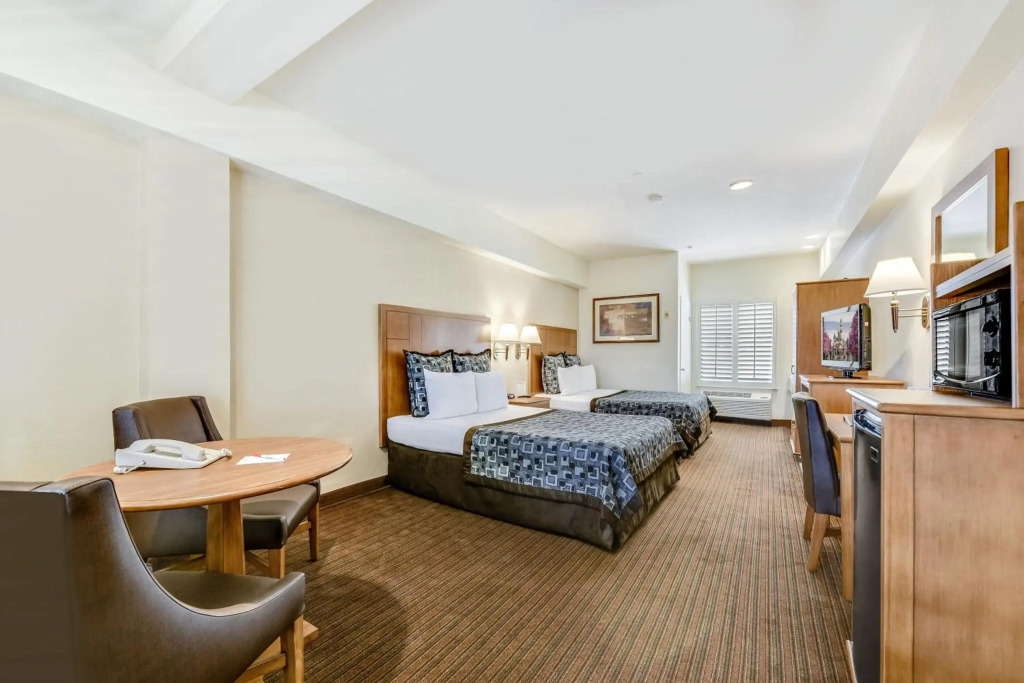 Anaheim Desert Inn & Suites