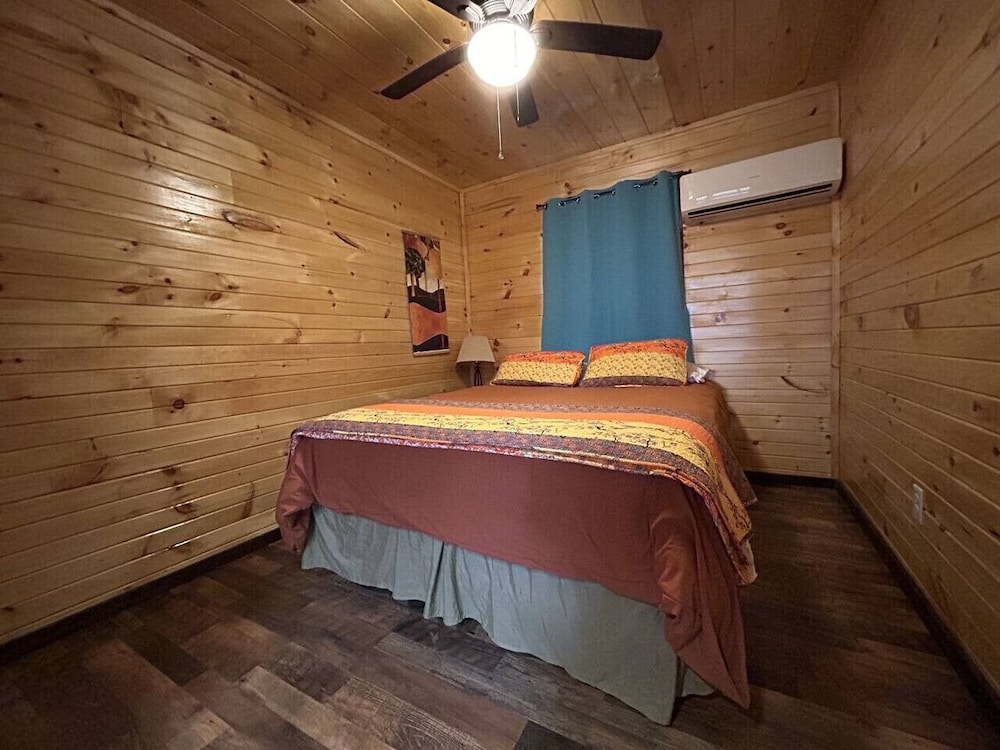 Wifi & Hot Tub, Large Family - Climb On in Rrg!