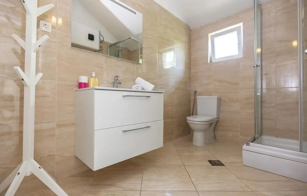 Beautiful Home in Gornji Tucepi With Wifi and 3 Bedrooms