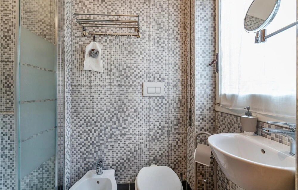 5 Bedroom Amazing Home In Torvaianica