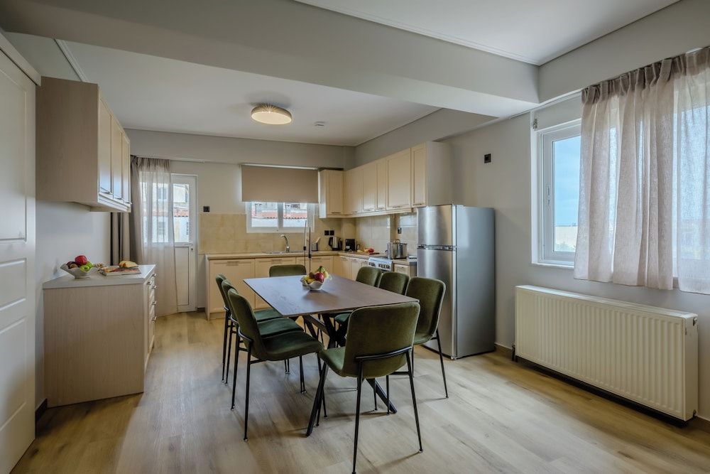 Elise Apartment Airport  by Airstay