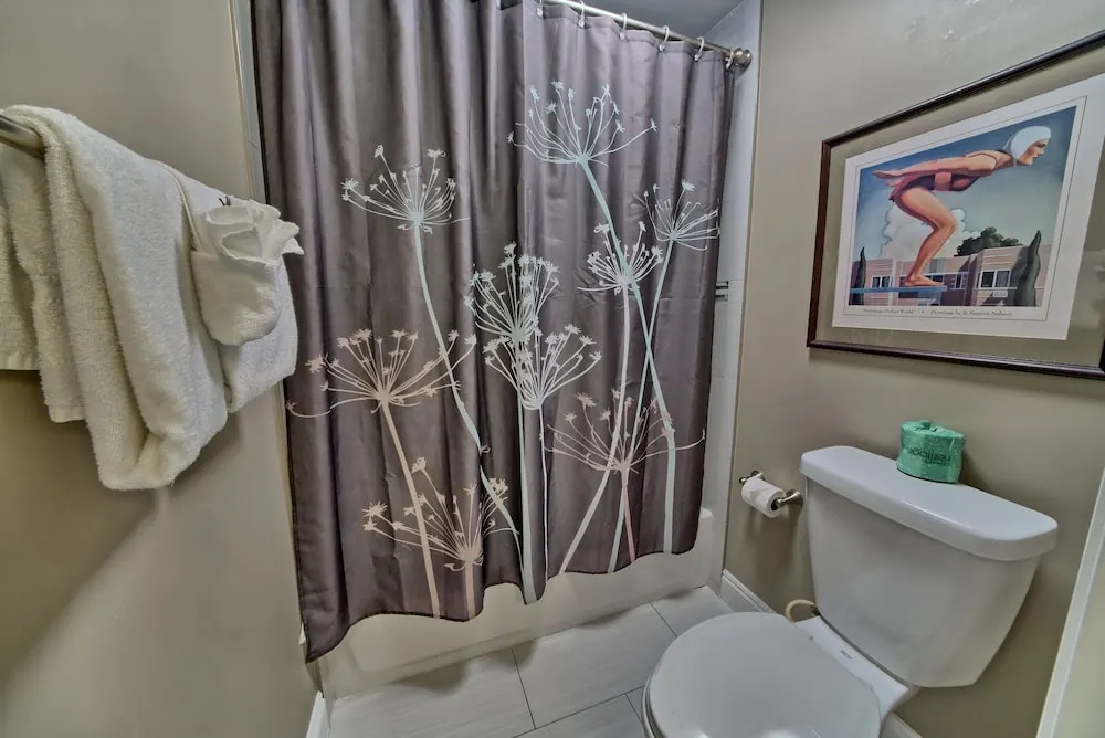 Pleasant Oceanfront Condo with Large Balcony and Beach Access - Unit 1605 by RedAwning