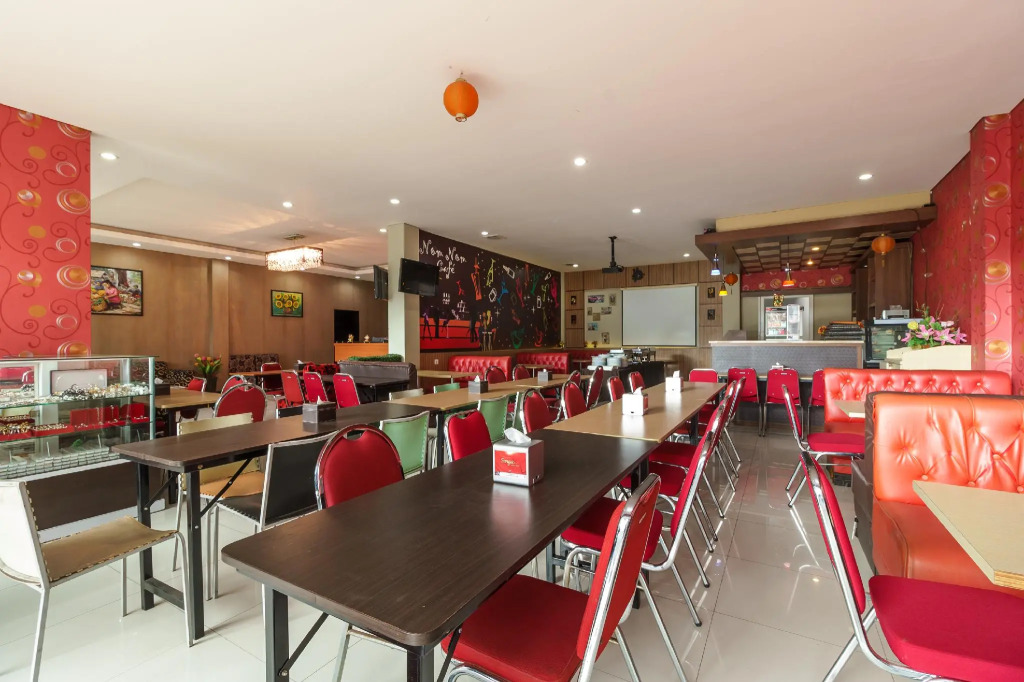 RedDoorz Plus near Sangkareang Park