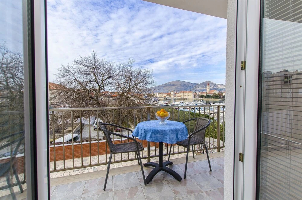 Apartments and Rooms Iva