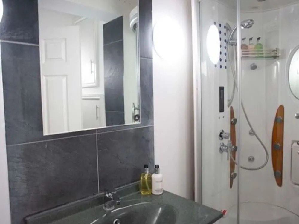 Pleasant Holiday Home in Gloucester Near Cathedral