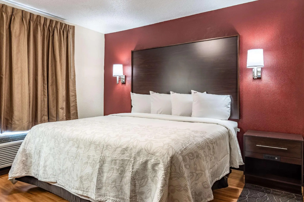 Red Roof PLUS+ & Suites Atlanta Airport South