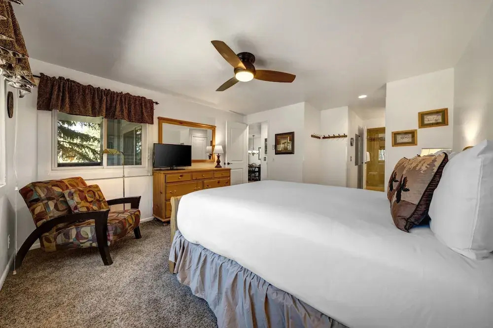 Snow Flower 103 2 Bedroom Condo by RedAwning