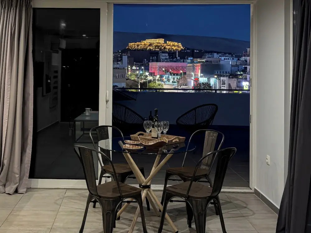 Acropolis Magical View Suite, Metro Kerameikos