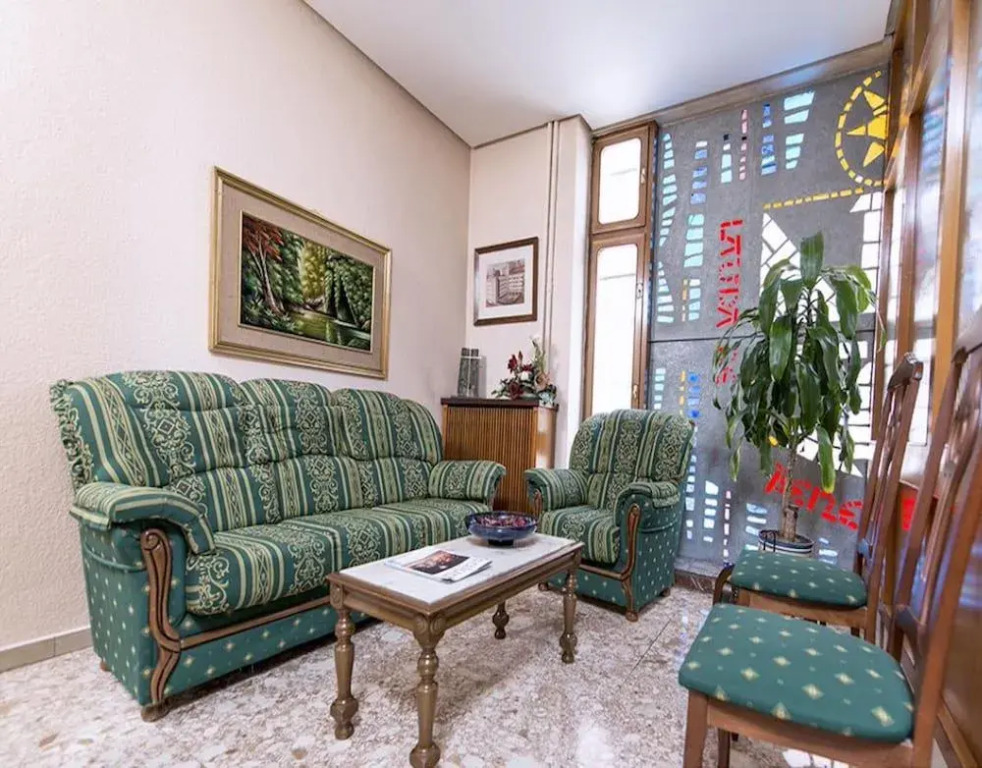 Ensuite Rooms for Women Only - LEON