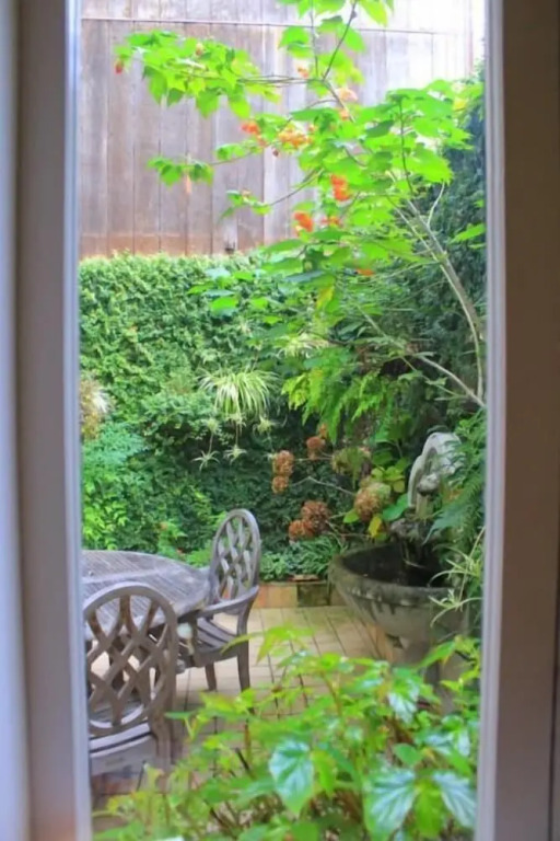 Cow Hollow Studio Holiday