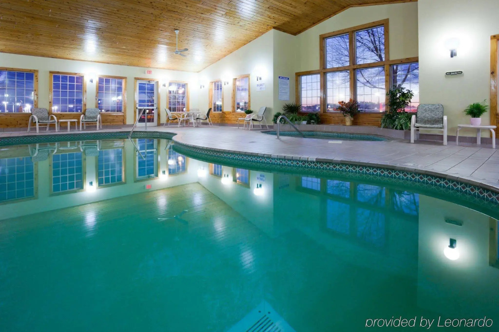 Country Inn & Suites by Radisson, Baxter, MN