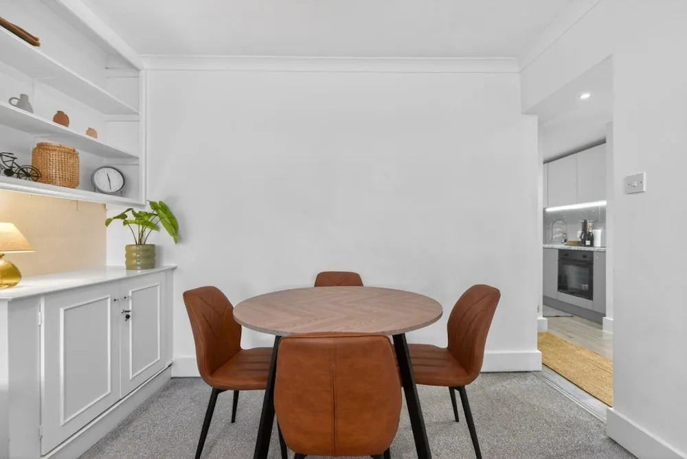 Madeira 2BR Garden Retreat in Bromley With Street Parking