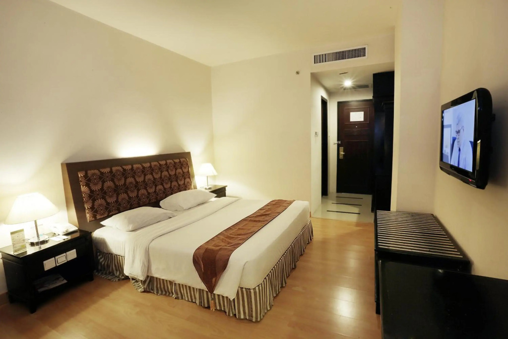 Rocky Plaza Hotel Padang