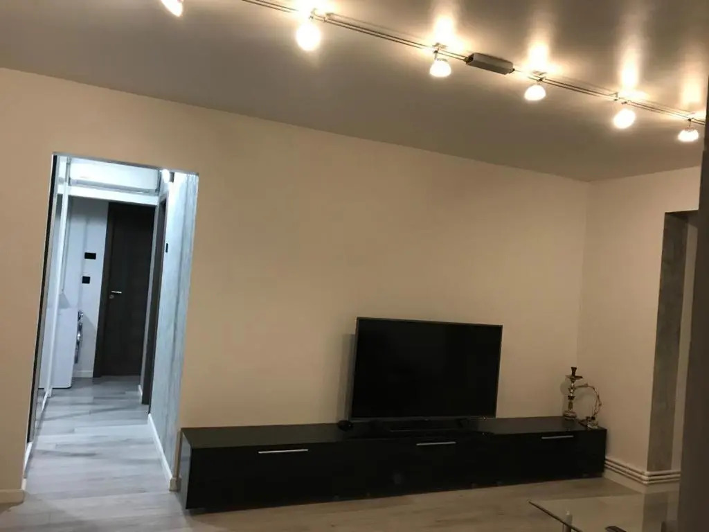 White & Silver Luxury Suite Craiova