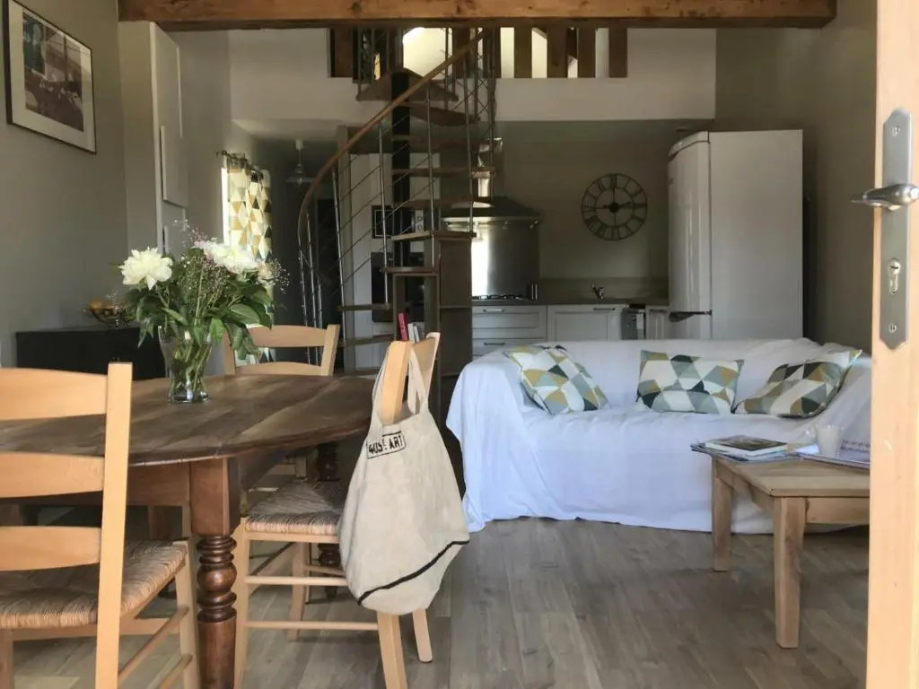 Gîte confortable avec piscine et animaux admis à Saint-André-dApchon - FR-1-496-143