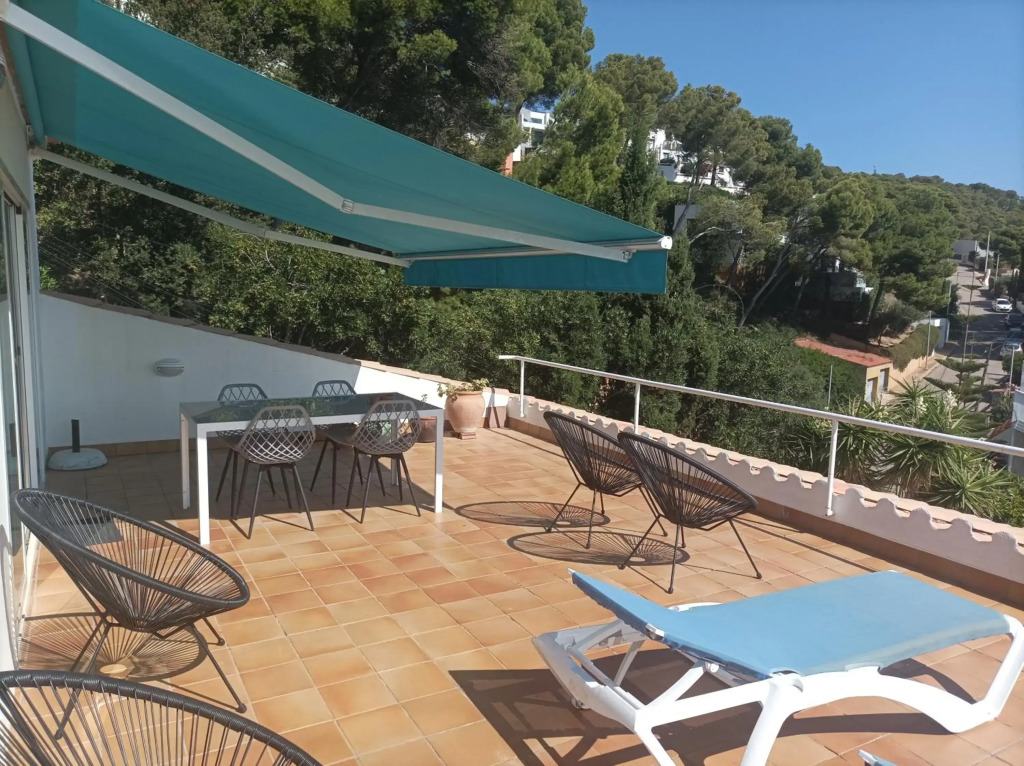 Sol y Mar 8-Maison jumelée avec terrasse, piscine et parking communautaire, surplomb de mer