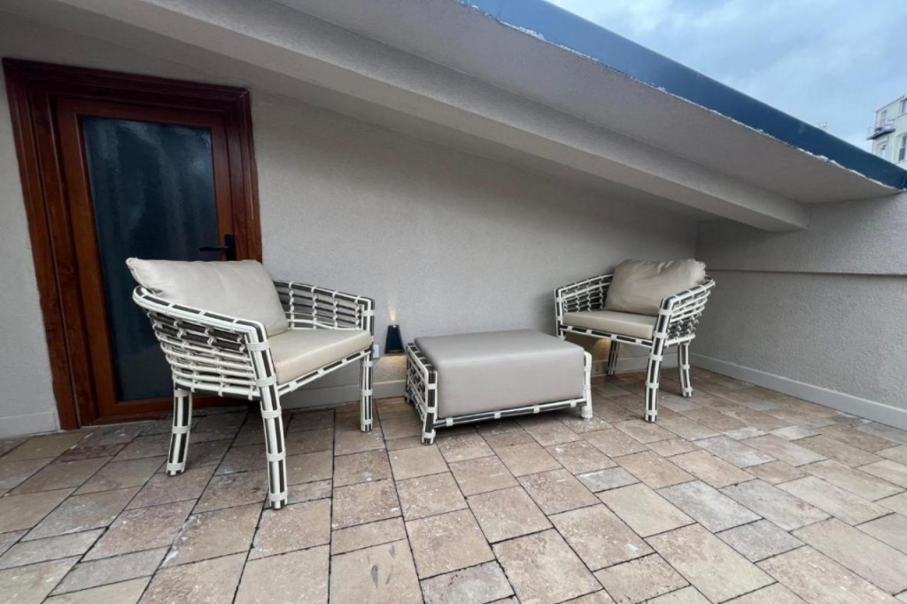 Weingart Suites Hotel