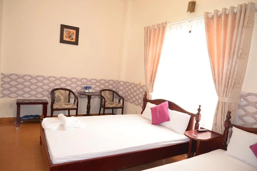 DẠ LAN HOTEL