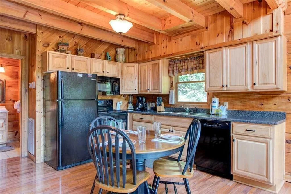 Scenic Solitude 1 Bedroom Home with Hot Tub