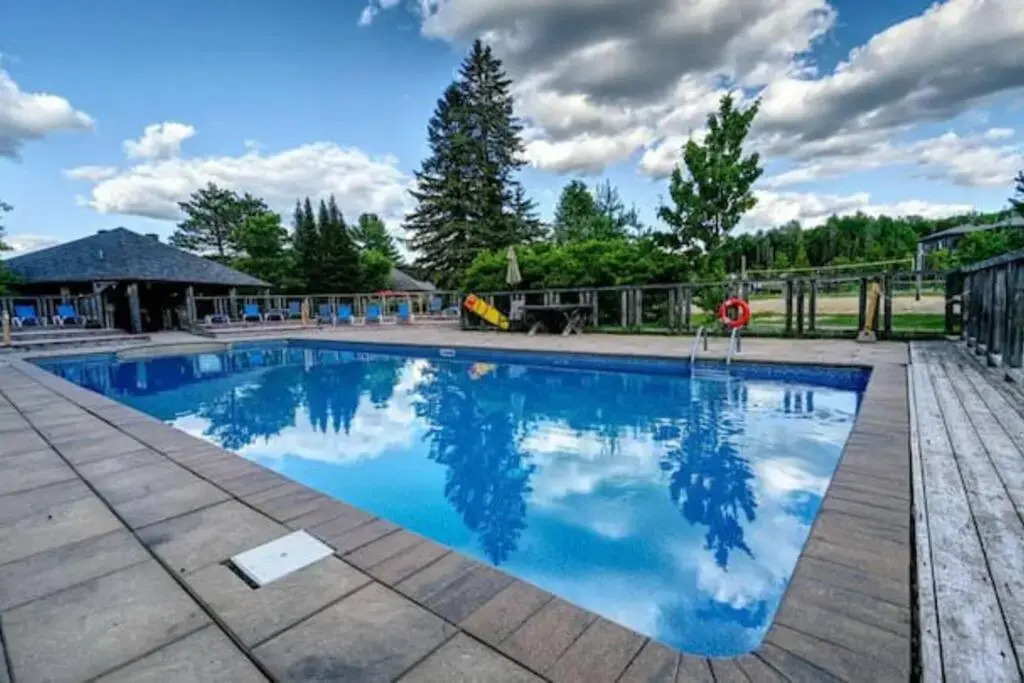 Deluxe Suite - View on Lake & 6 Min from Tremblant Versant Nord