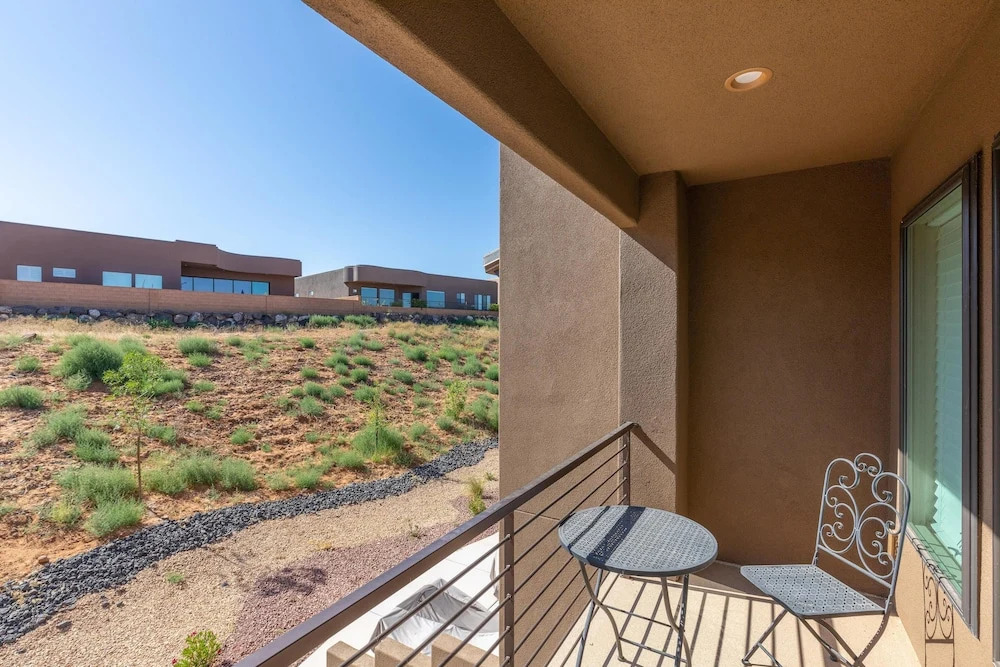 Red Rock & Turned Wood Escape