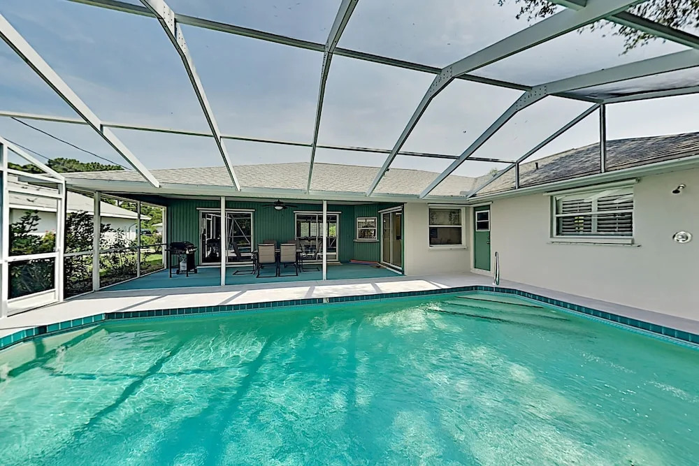 Corner Lot W/ Lanai & Private Pool 3 Bedroom Home