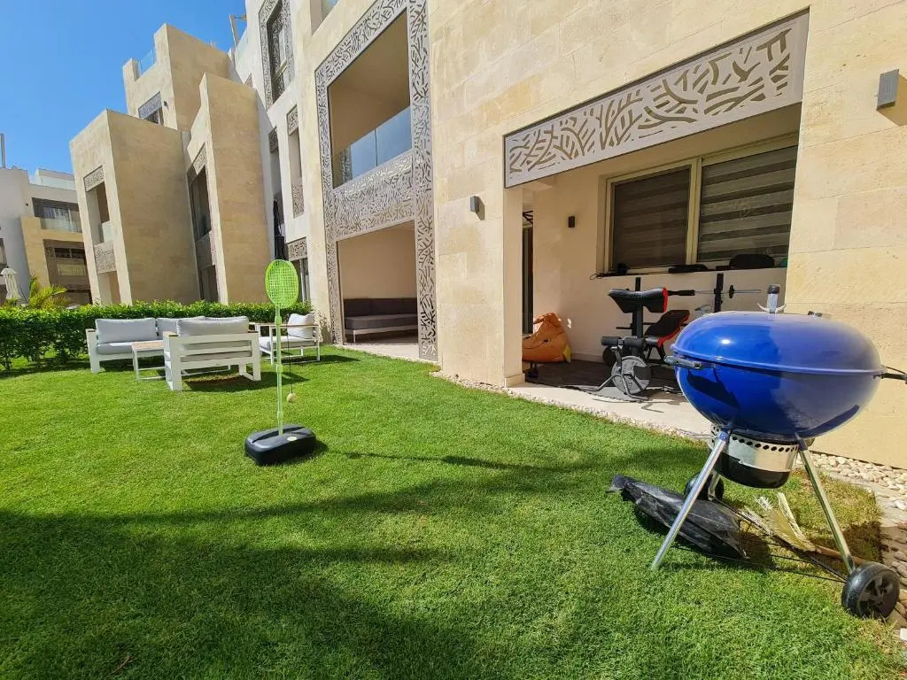 Seaview 3 BR with Beach & Pool access BBQ in Mangroovy