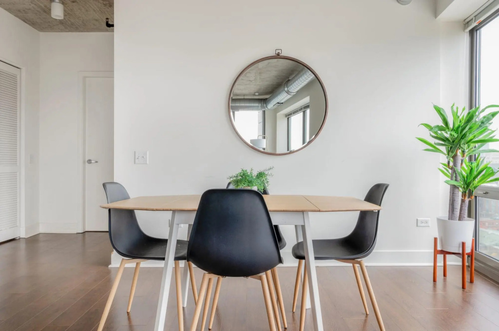 Chicago | Alluring 2BD/2BA South Loop Apartment