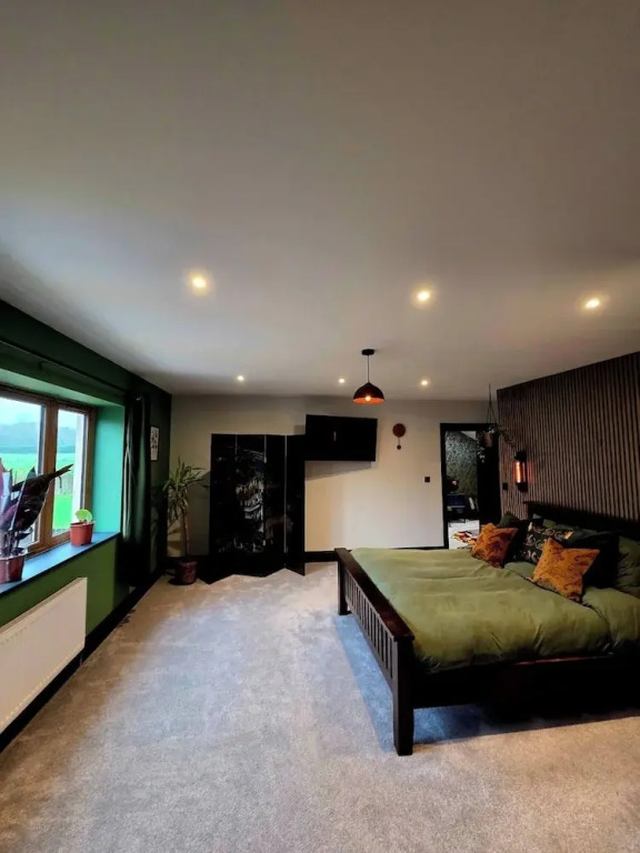 Luxurious 5-bedroom House Rental With Scenic Countryside Views