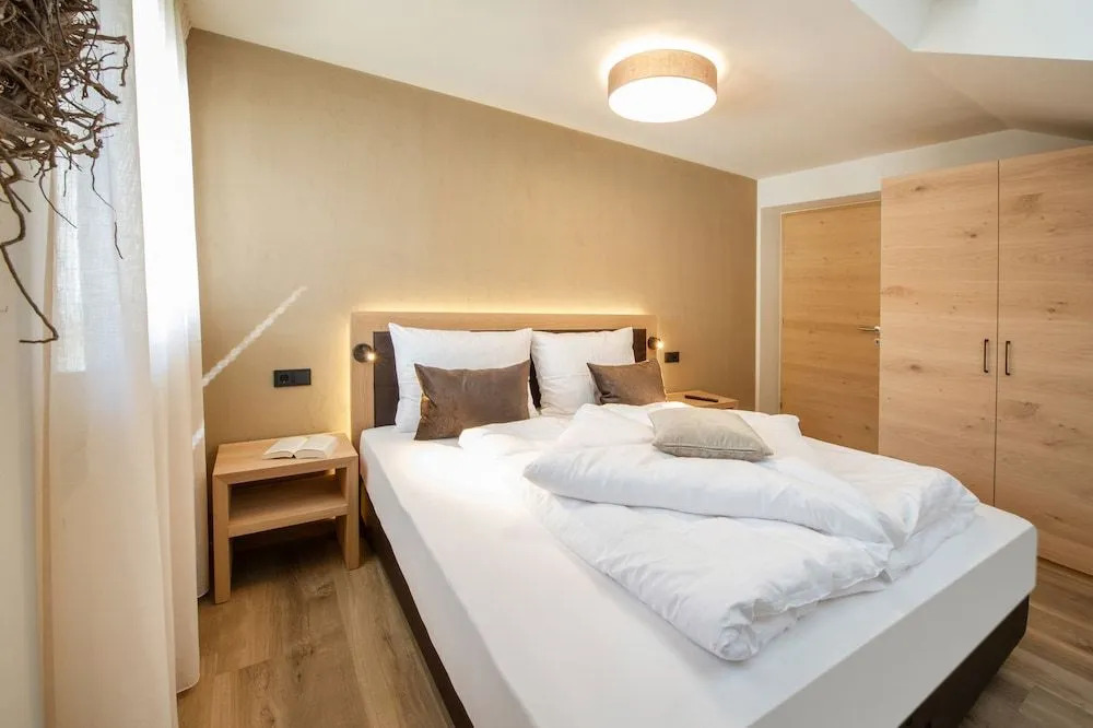 Haus Gregori Modern & Central Stay in Vineyard with Rooftop & Served Breakfast