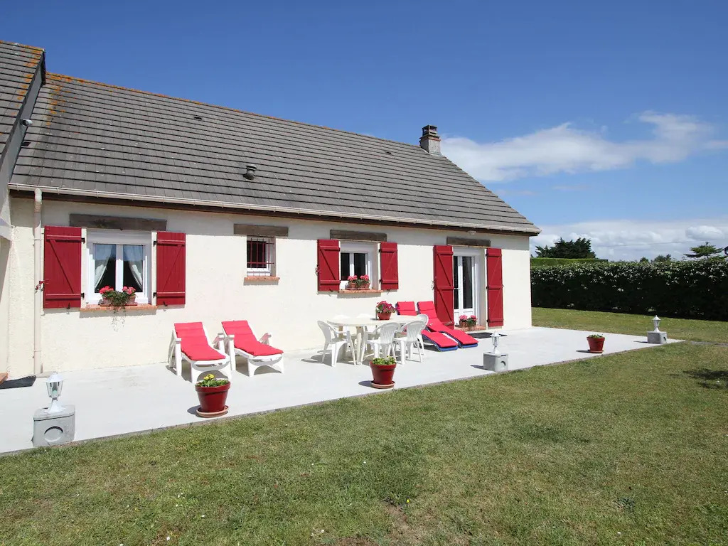 Snug holiday home in Denneville Plage near beach