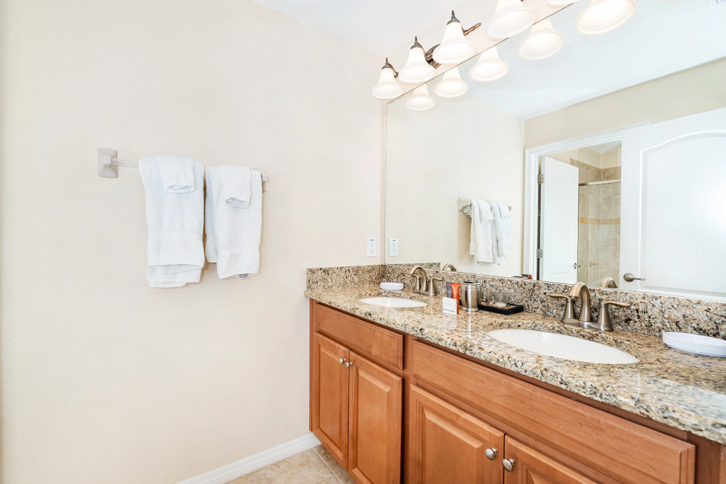 4861-BRAND NEW 4 BED TOWNHOME 10 minutes to DISNEY, Kissimmee, US