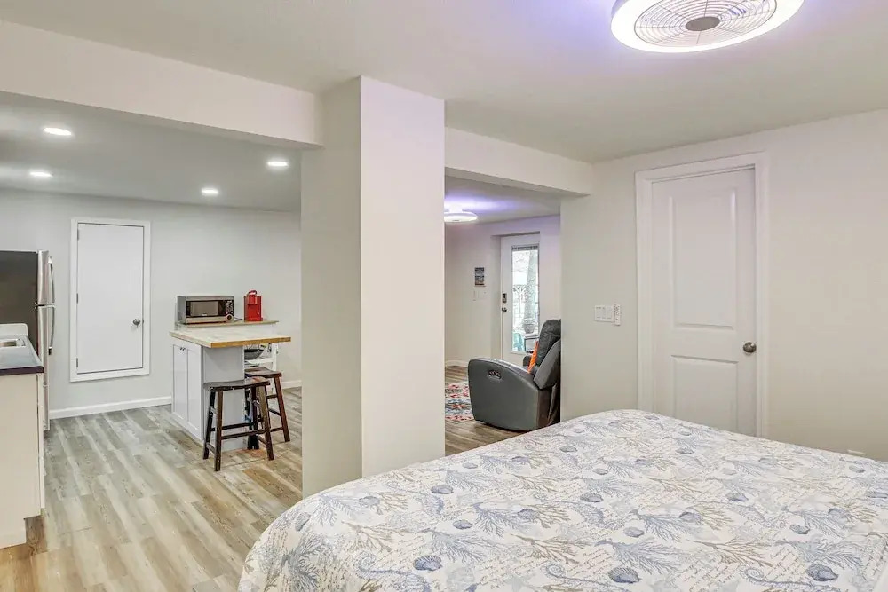 Scenic Studio on Lake Desoto w/ Patio!