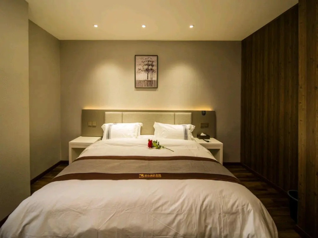 Monochrome Hotel Yibin Ruihao Business