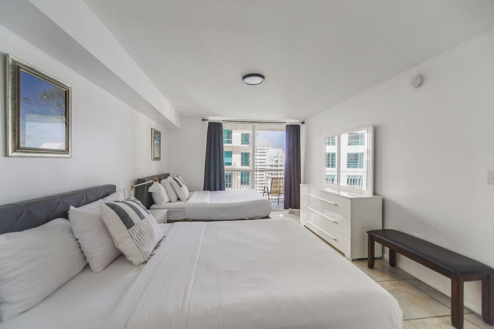 Brickell Bay 3304