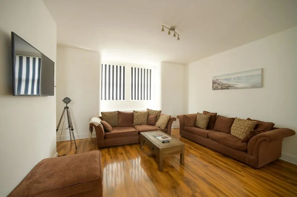 The Bells HOT TUB on Private Terrace Apartments