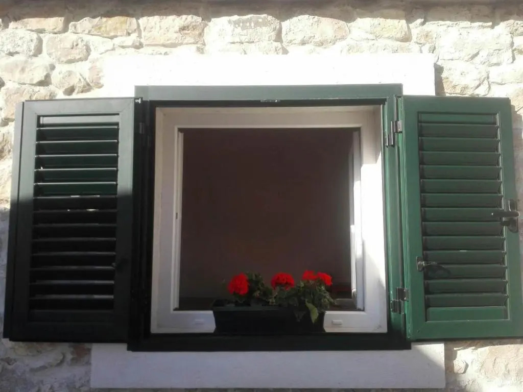 Small stone house Luka