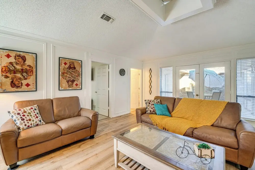 5 Mi to UT Dallas: Family-friendly Duplex w/ Patio